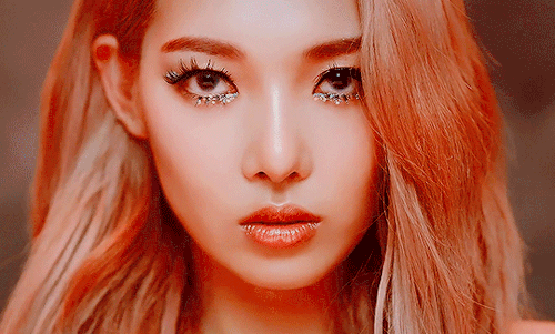 femaleidols:somin in “dumb litty”