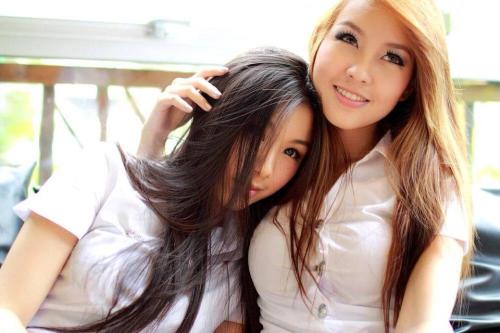 sexythaiuniversitystudents: Hot The blond, so hot!