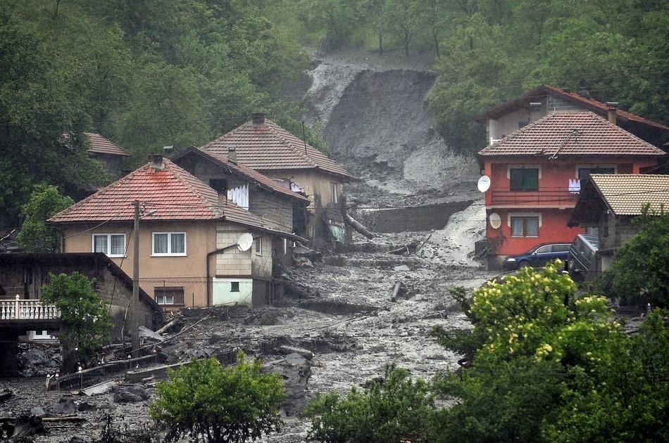 s-selenitas:  Boats sailed through the streets of a Serbian town on Friday on a mission