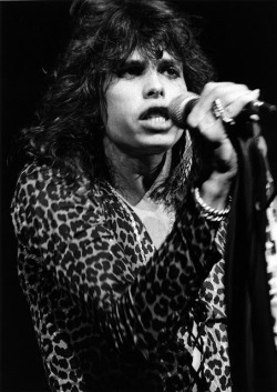 prominentmen:    Steven Tyler, London, England, 1976 .