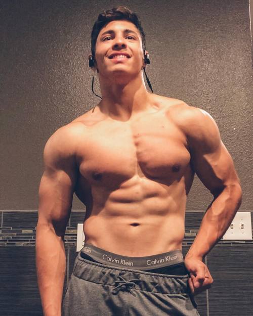 thehottestmenaround: Isaac Ramirezwww.instagram.com/isaacbramirez/