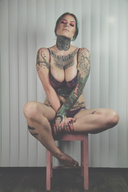 bunnyharlow:  Last week I got the pleasure of working with my dear friend David, sitting on the chair that my great grandfather made for me before I was born. 24 years later it’s still holding my ass up.