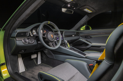 2018 Porsche 911 GT2 RS (991) “Python Green Chromoflare”