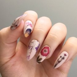 littlealienproducts:Dried Flowers Nail Art