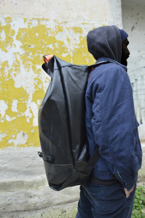 NoBorders BackpackA waterproof dinghy-to-backpack to be handed out to refugees for their long journe