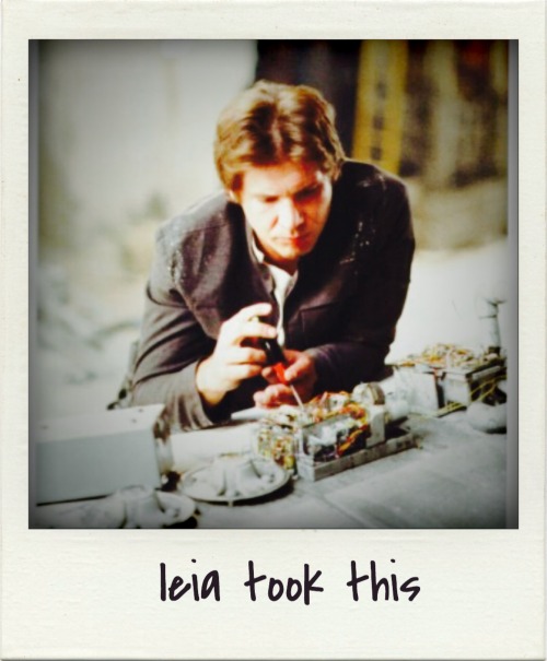 han-whos-scruffy-looking:If Han had Polaroids on his bedroom wall on the Falcon, this is what I imag