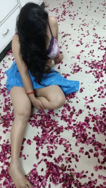 ananyaarjunsblog - Rose give me more pleasure on floor