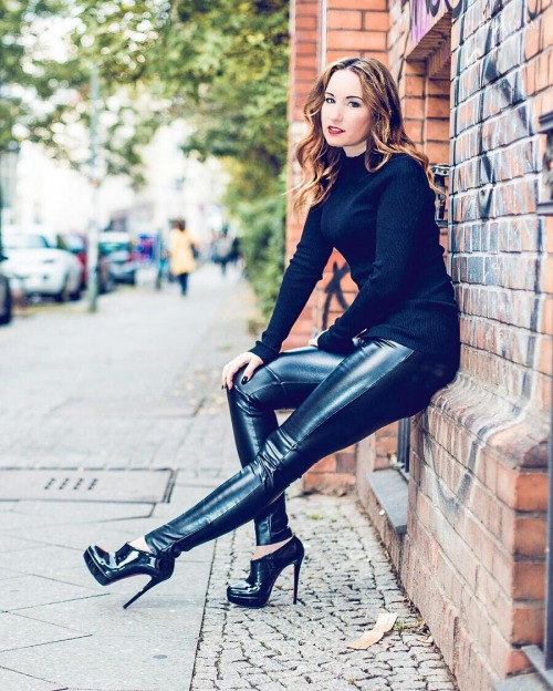cdaliciax: The stylish Vanessa of PureGlam.TV