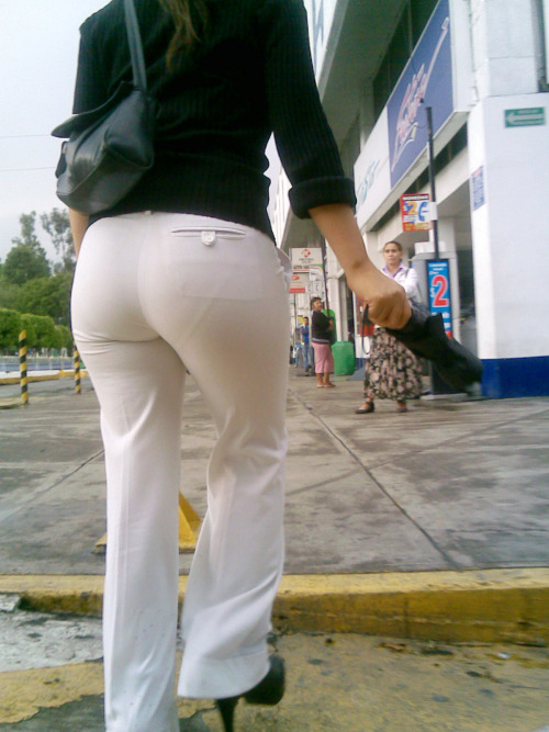 pantysniper1: #VPL #Pantylines #panties #visiblepantylines #panty #voyeur #streetcandid