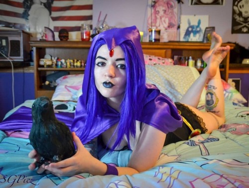 Here&rsquo;s a peak of my latest photoshoot with my #Raven #teentitans Cosplay! I was going for 
