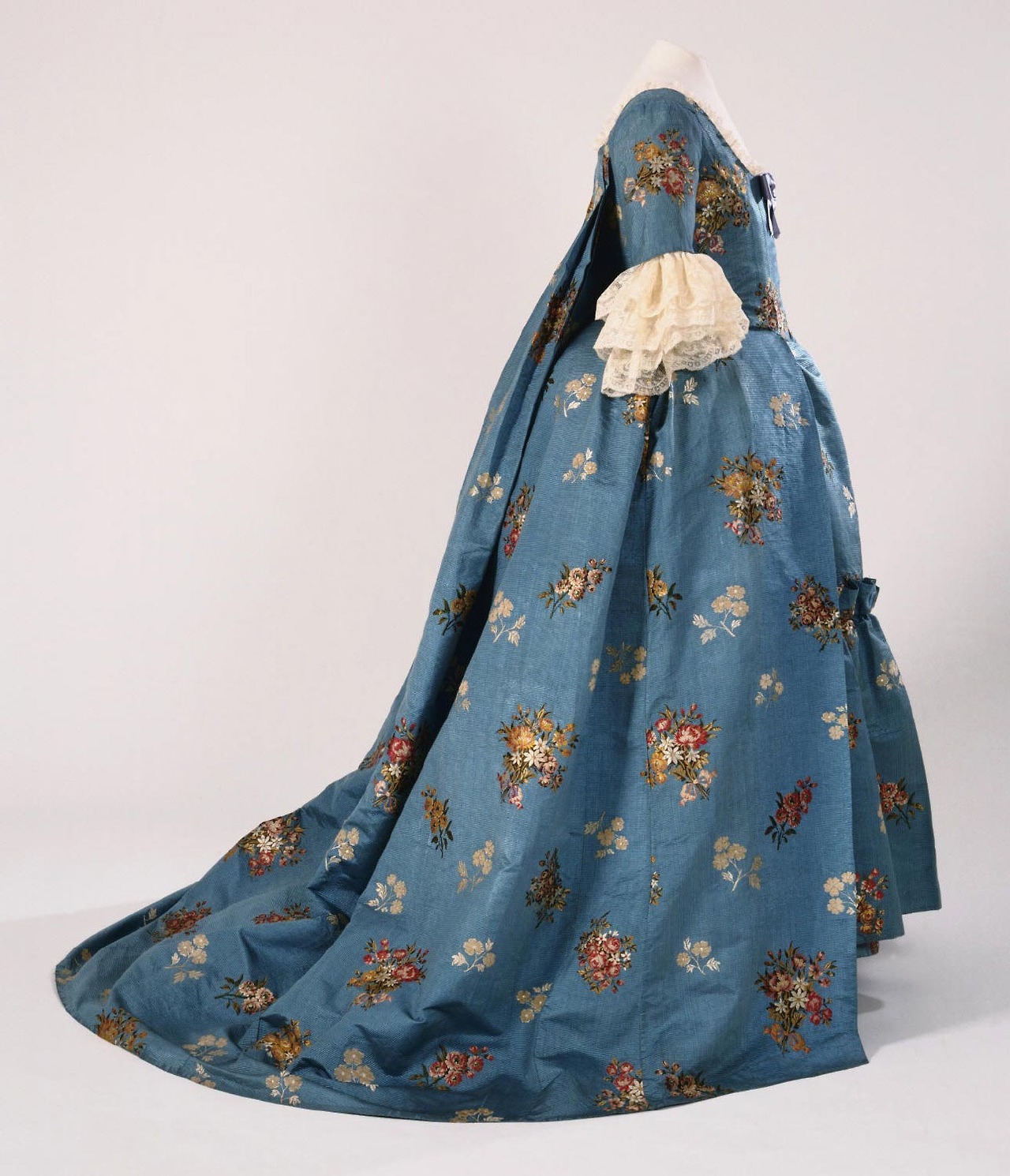 lookingbackatfashionhistory: • Woman’s Dress (Open Robe à la française and