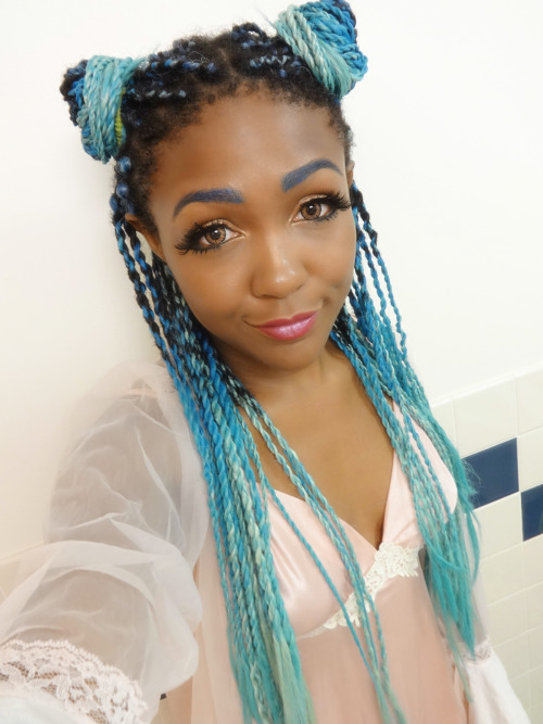 goldglitterlaidedges:pastel hair~don’t mind my night gown cuz I’m about to go to sleep lmao*edited with xiuxiu