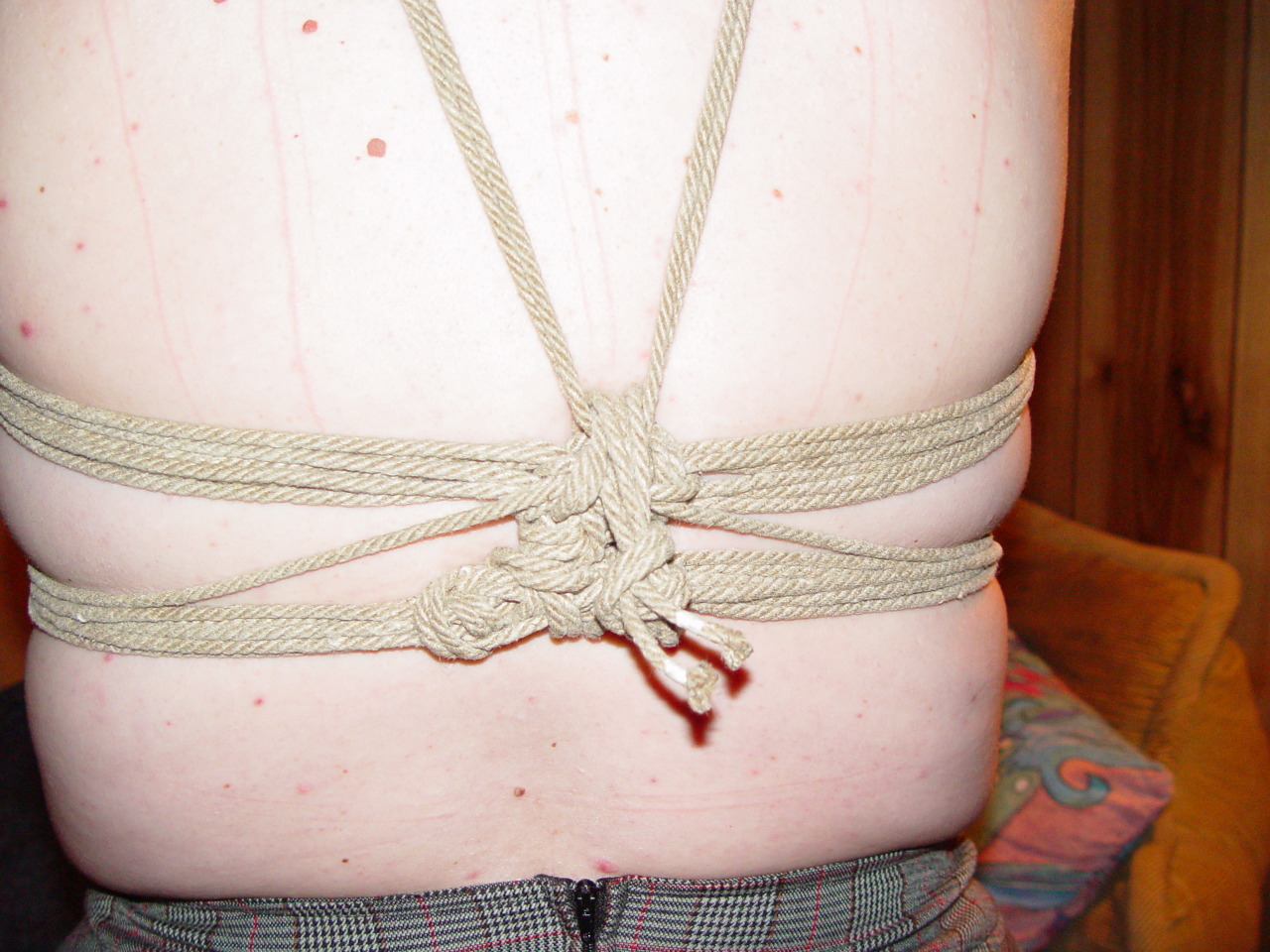 pantyluvindaddy:  My ex-girlfriend wearing my rope. I love Japanese-style bondage