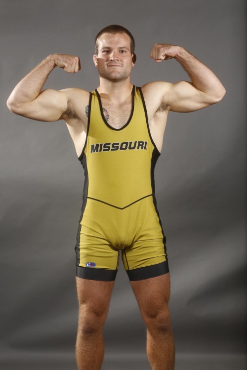 mixitupwilma:  wrestlersworkin:Mizzou wrestlers!  Nice