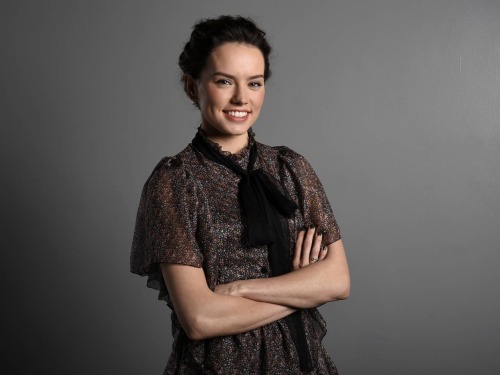 fuckyeahstarwars:  Happy Birthday Daisy Ridley!   Rey turns 24 today