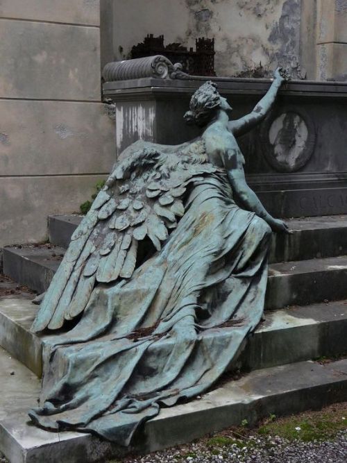 mynocturnality:Burial monument in Staglieno Cemetery, Genoa.