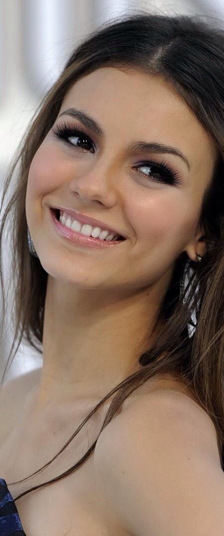 raphalexe:  Victoria Justice 