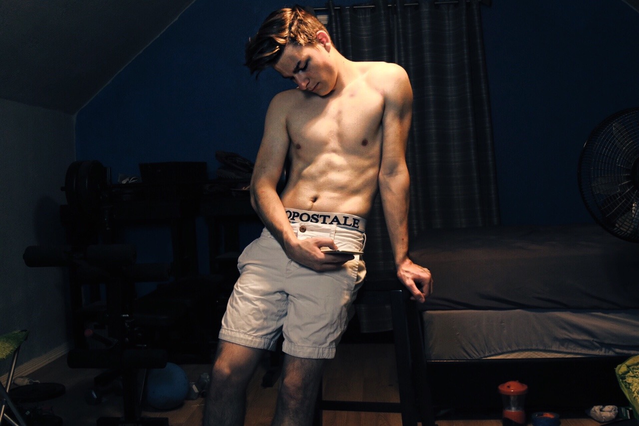 artmeandboys:Hehe I’m cute 💁🏼‍♂️😁
