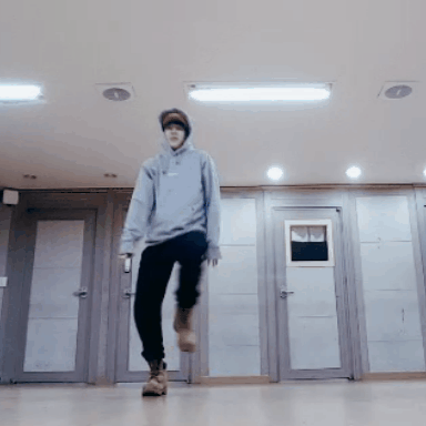 eyesmiletrash:Jimin’s dance break when from the sublime to the hilarious :P