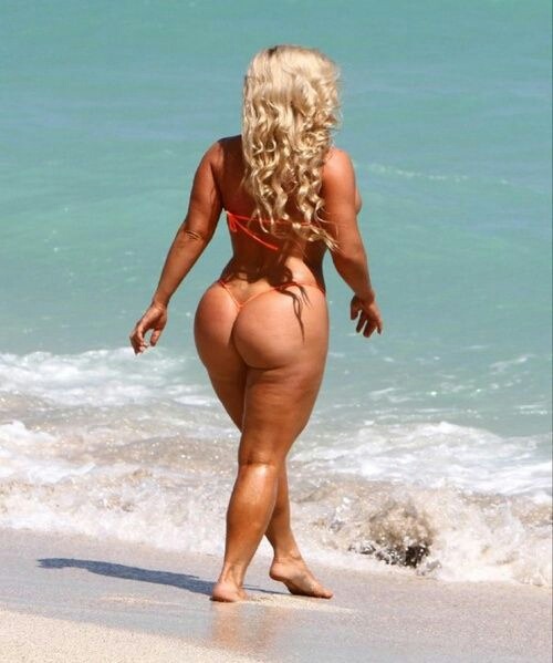thycklikechocolate:  My GAWD….