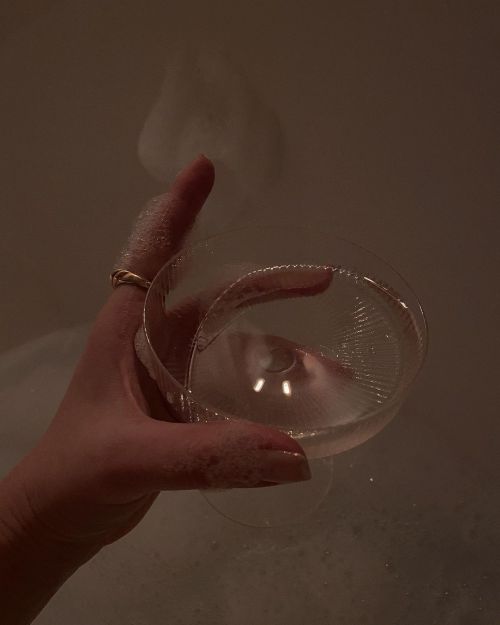 Bubble bath bev &lt;3Photo by Dominika Brudny