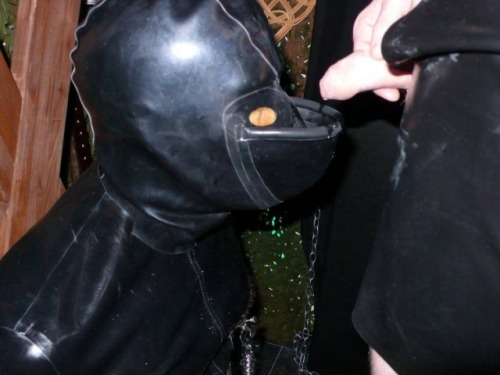 maxatl: redskinbd: rubber urinal to use I LOOOOOVE this mask!!! I’ve always wanted to buy 