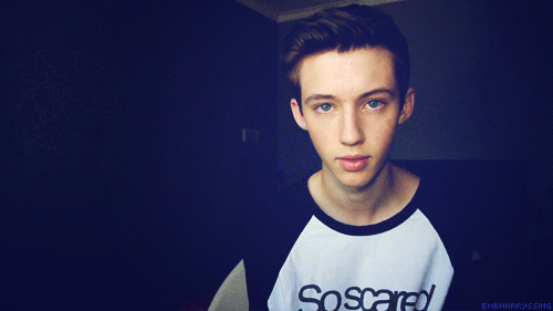 lizzyyancey:  wonderful-world-of-youtube:  dont you just wanna … Ahahaha  My ovaries…