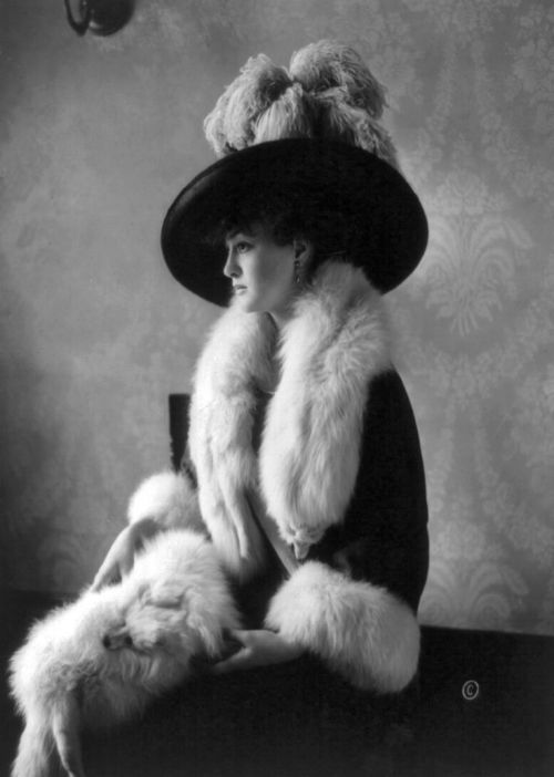 ohthentic:  classyartgallery:    Consuelo Vanderbilt, the Duchess of Marlborough , 1911  Oh