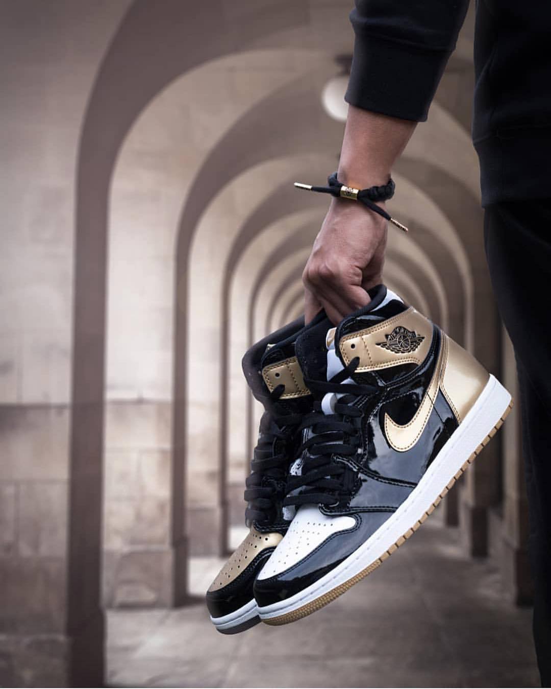 Hazlo pesado Terraplén Limpia la habitación Nike Air Jordan 1 Retro High OG 'Gold Top 3' -... – Sweetsoles – Sneakers,  kicks and trainers.