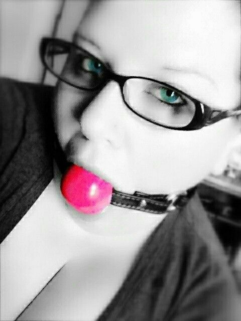 dominatesluts:ball gag and glasses…such a cute fucktoy for Daddy