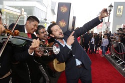 ilovemymariachilife:  Diego Luna gets in on the selfie action at the LA premier of The Book Of Life. 