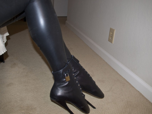 stacyvegas:Latex stockings and locked ballet boots - two important parts of the bimbo fuckdoll uniform.