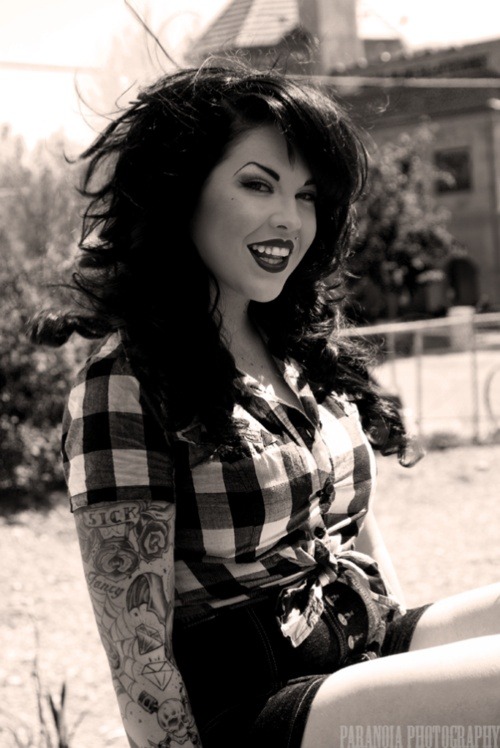 alternative-pinup:  Alternative Pinup girlPinup girl Twitter