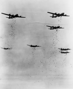 wwii-bombers:    B-29 Superfortress bombers