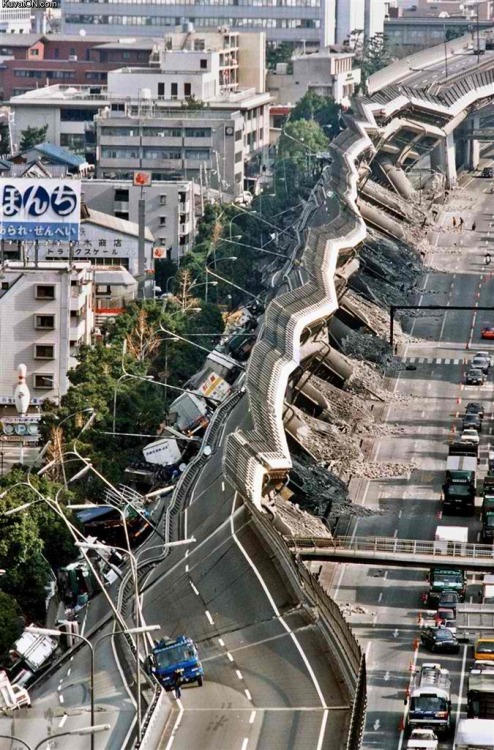 destroyed-and-abandoned:A crumpled section of the Hanshin Expressway after the 7.3 magnitude Great H