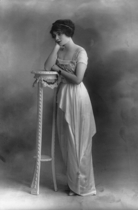 saisonciel:Marie Doro by Bassano, 1913