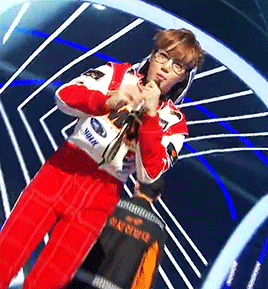 porokrong:  because one pair of glasses is not enough for jongin
