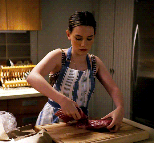 Victoria Pedretti As LOVE QUINN in YOU Season 2