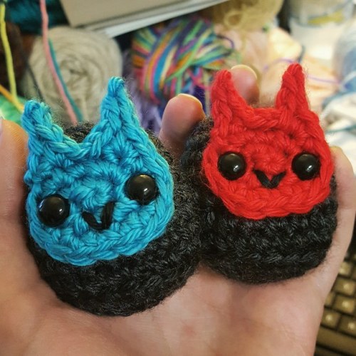 syppah:Red and blue demon babies! Now available made to order from my Etsy shop.Click “source” to ch