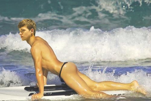 pete05me:  Hottest surfer I’ve ever seen 
