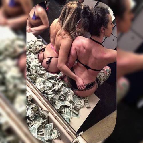 stripper-locker-room:https://www.instagram.com/imso_funsized/ porn pictures