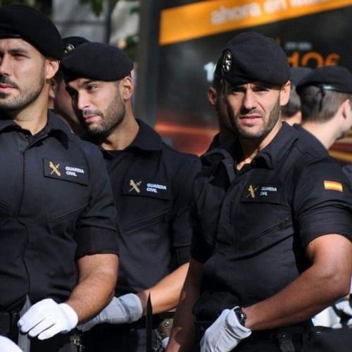 italianjocks:  Now see if the police looked like this everywhere I wouldn’t mind