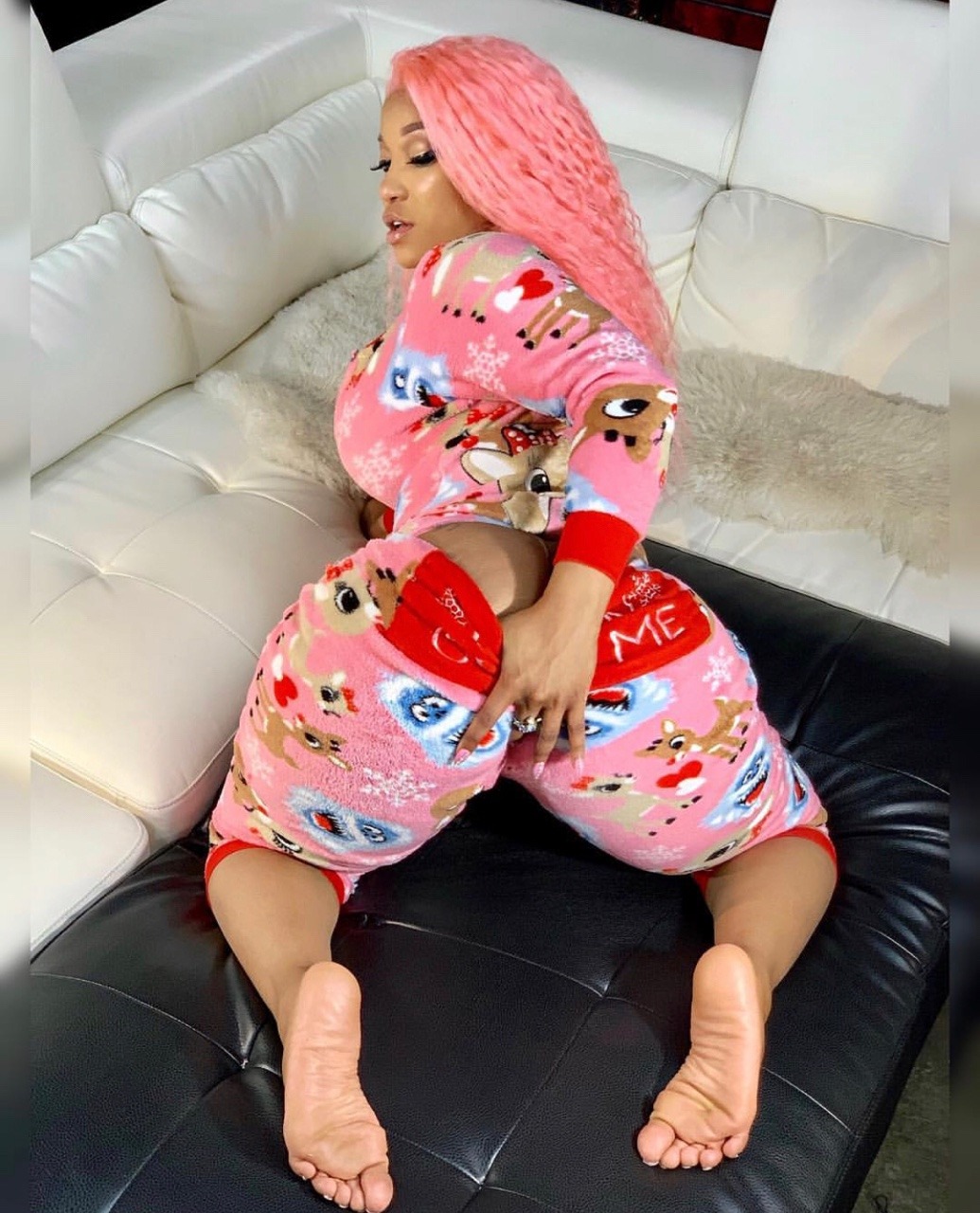 gurillaboythamane:  donksndonks:  Merry Xmas   SO SEXY SO PRETTY SEXY BAD BITCH