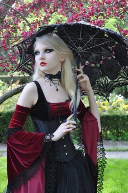 Gothicandamazing:  Model - Maria Amandaphotographer: Mike Thomassenchoker: Nocturne