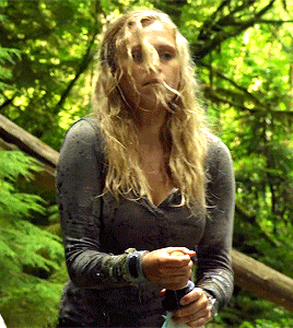 wandamaxmioff:01x02 | 02x04#Clarke Griffin: #50% what the fuck #50% so fucking done