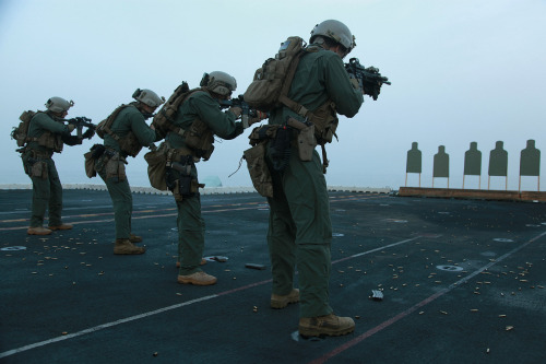 militaryarmament:Marines with Force Reconnaissance Platoon, Maritime Raid Force, 15th Marine Expedit
