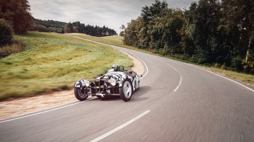 Teaser for new Morgan three-wheeled sports car !Debuting on February 24, 2022