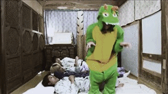 mukbangongchan:  when a wild dinosaur appears. 