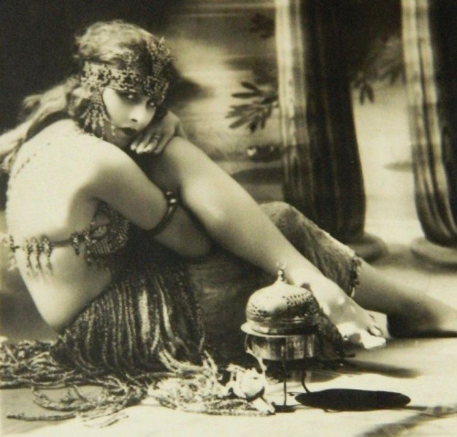 Porn creepingirrelevance:  1920s postcard (from photos
