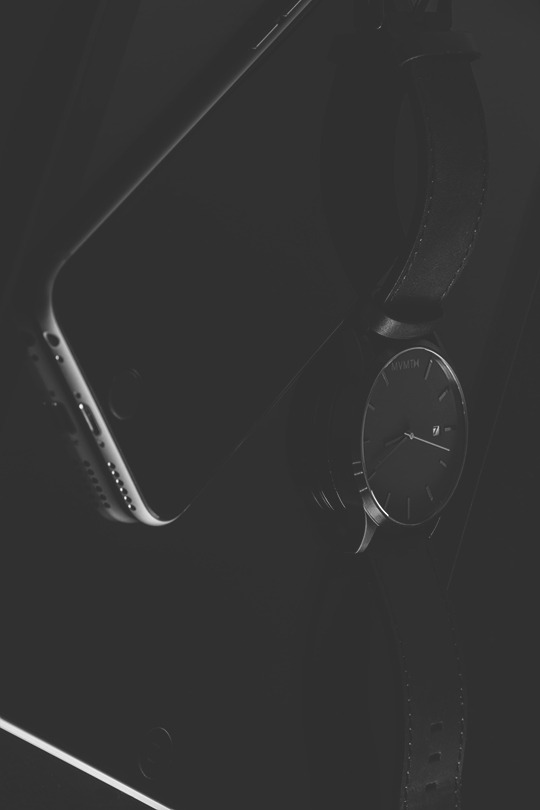 modernambition:  iPhone, iPad, MVMT | InstagramBUY HERE